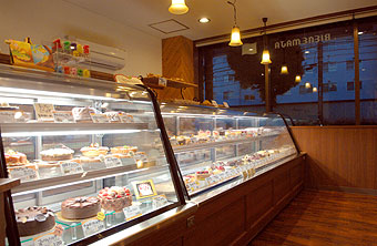 札幌のケーキ スイーツ スイス ドイツ洋菓子とケーキの店 ビーネ マヤ 公式サイト お店紹介 予約 バースデーケーキ デコレーションケーキ